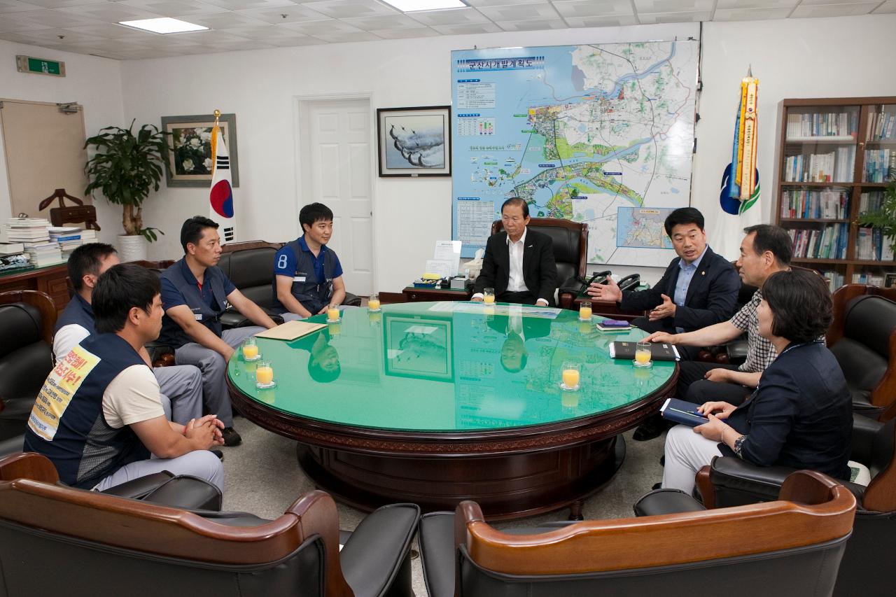 한국GM 노동조합 군산지회 지역복지 후원 기탁