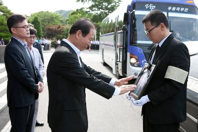 故 정한수 직원 운구