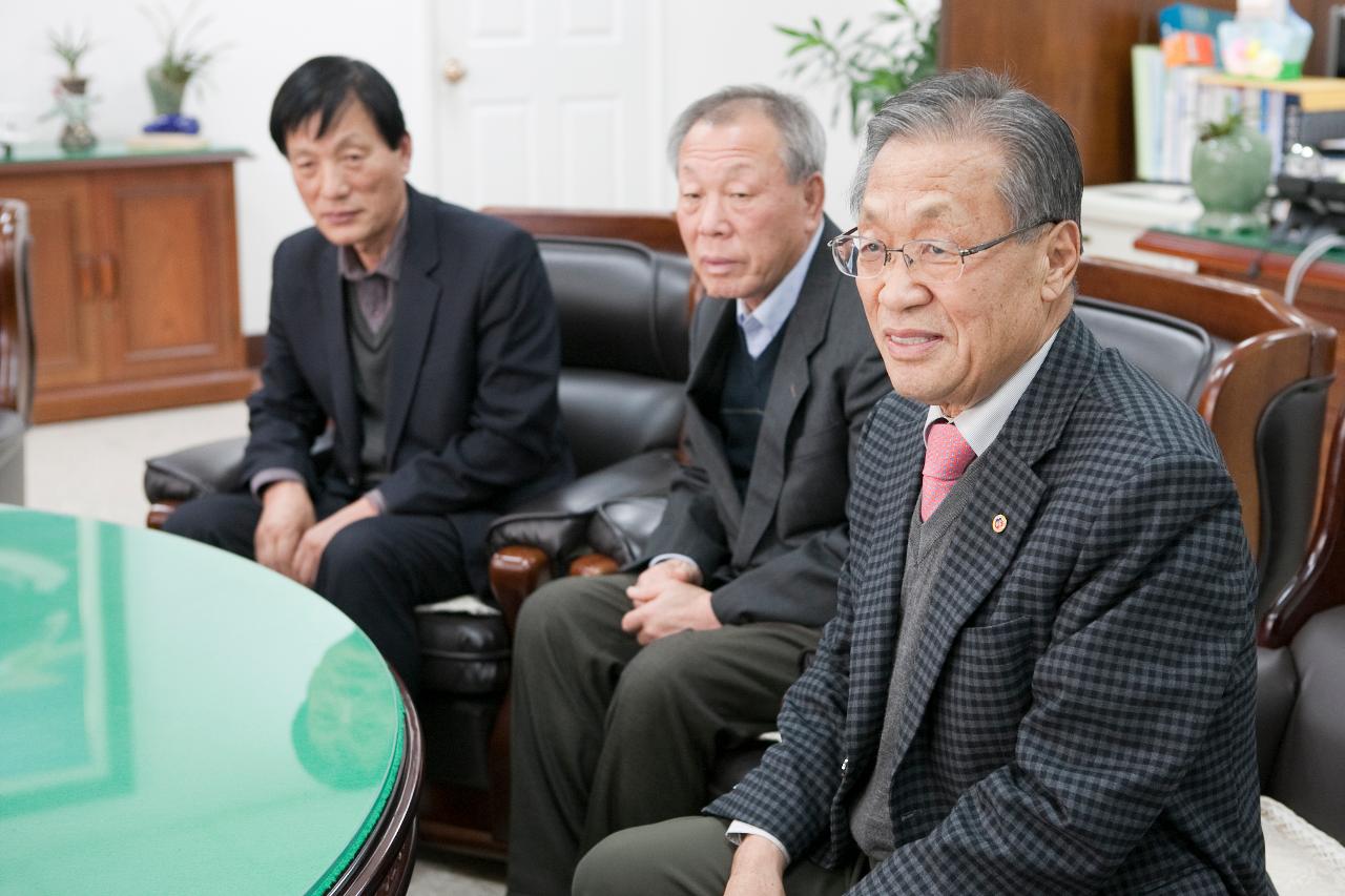 대한노인회 군산지회 장학금 기탁