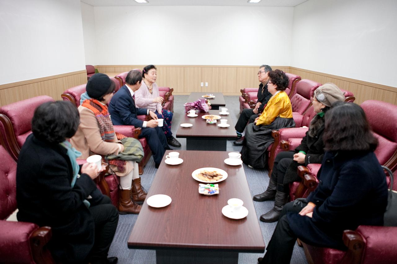 친정엄마와 2박3일 출연진 기념촬영_탤런트 강부자