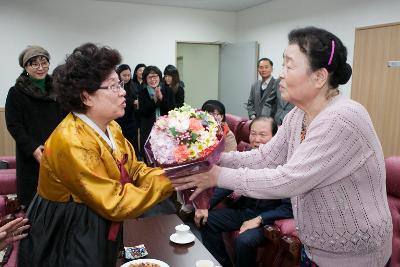 친정엄마와 2박3일 출연진 기념촬영_탤런트 강부자