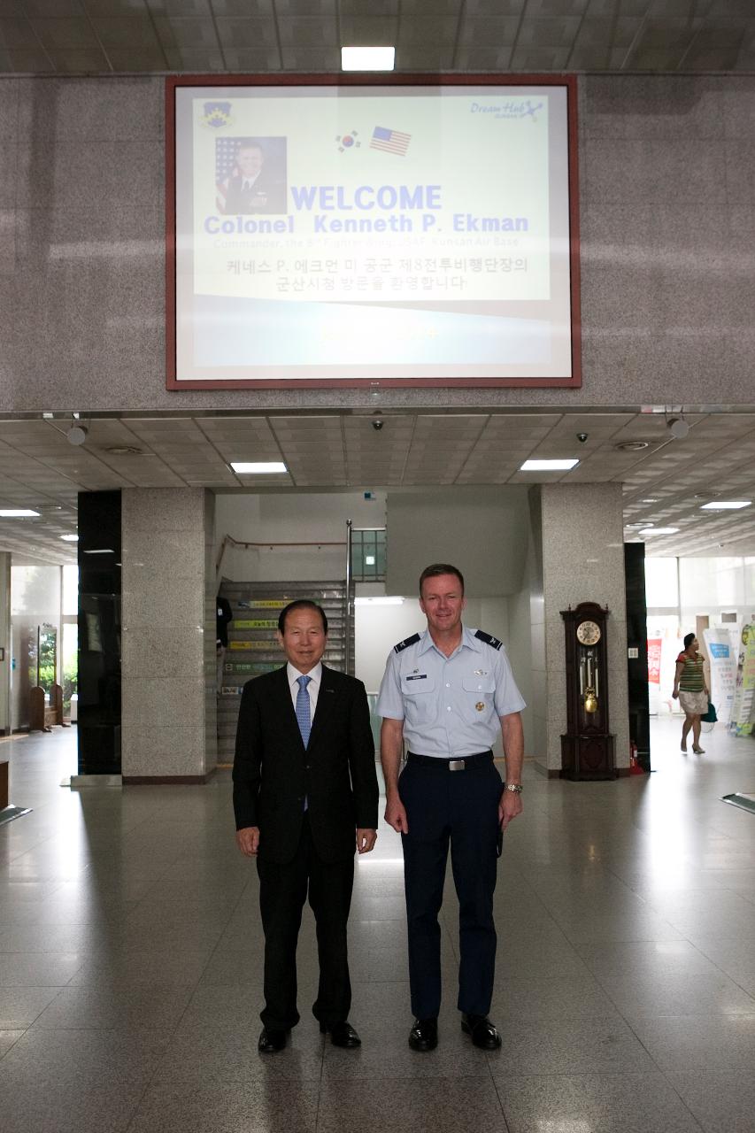 미공군 8전투비행단장 면담