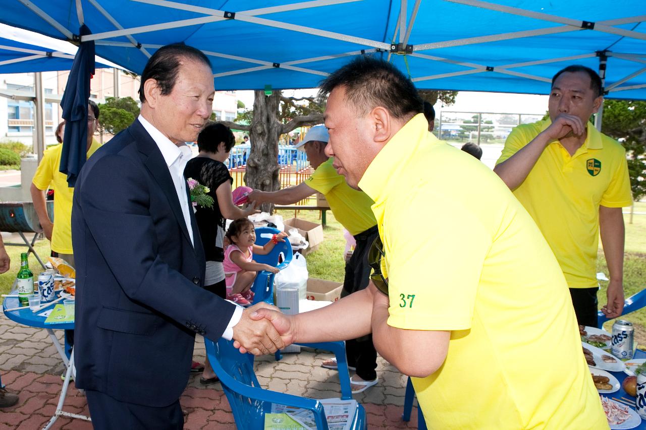 문창초교 광복절 행사장 격려