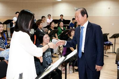 직원과의 간담회 및 예술단 격려