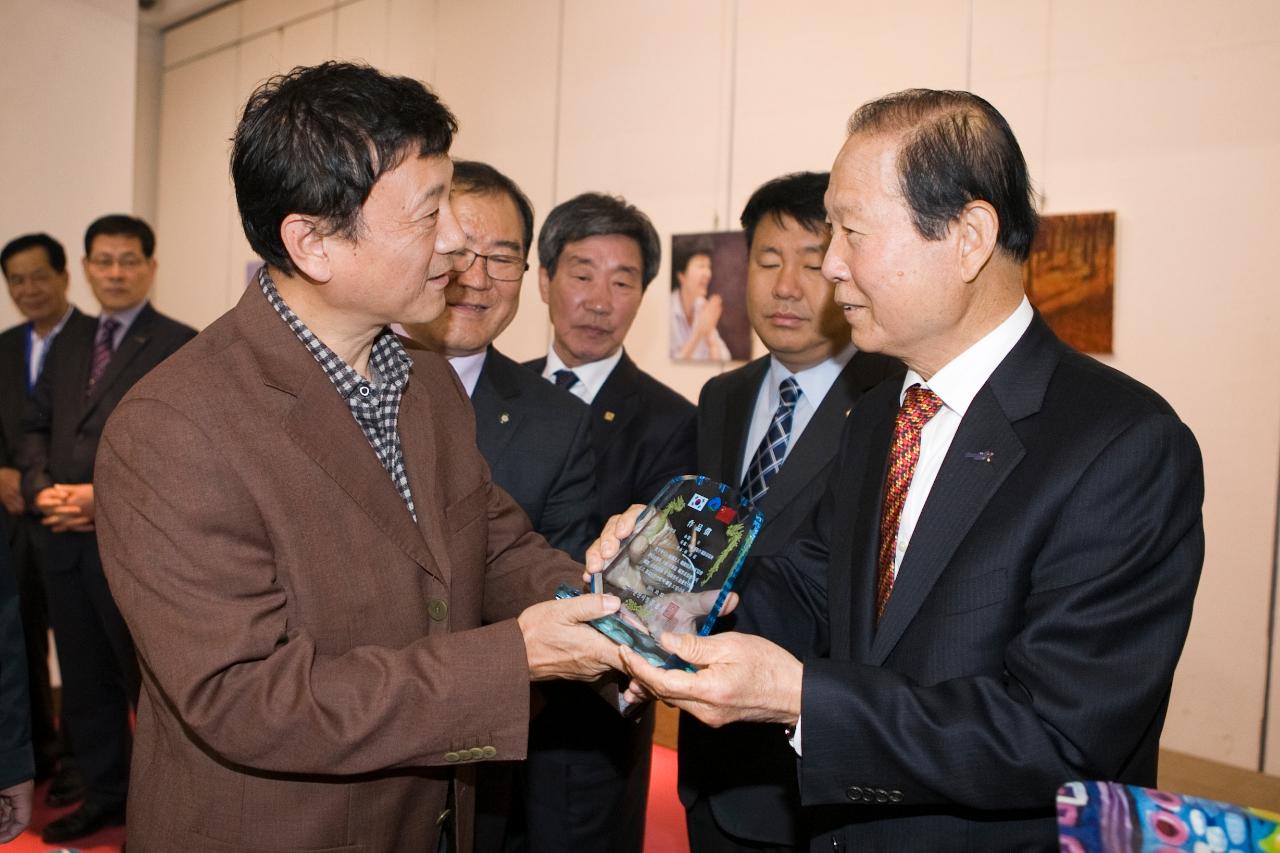 중국연대-한국 군산시 서예,미술,사진 교류전