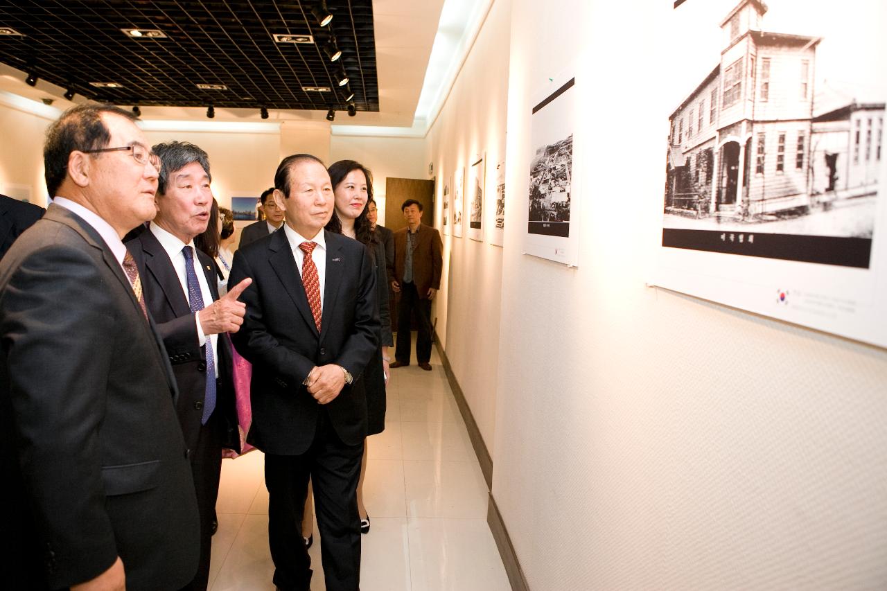 중국연대-한국 군산시 서예,미술,사진 교류전