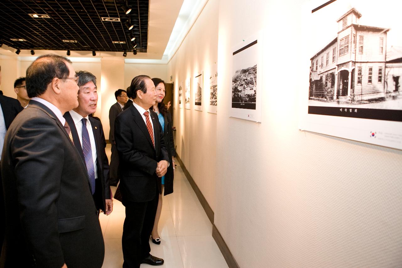 중국연대-한국 군산시 서예,미술,사진 교류전