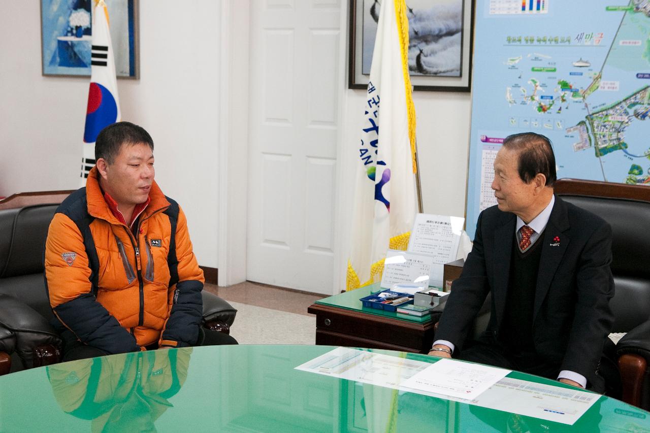 우리중기 배윤진대표 이웃돕기 기탁