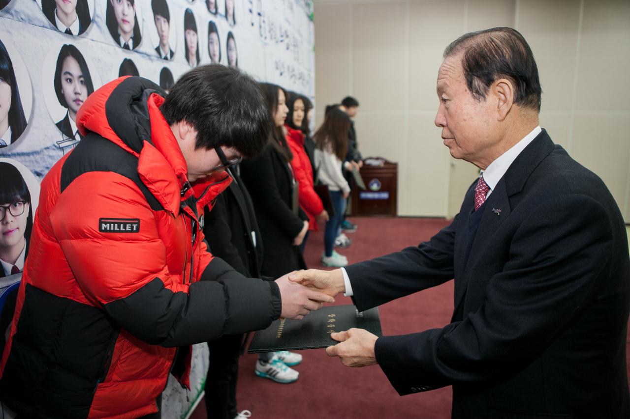 우수중학생 장학증서 수여식