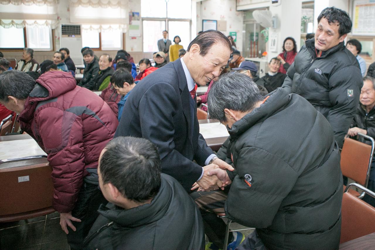 신애원, 설 명절 위문 방문