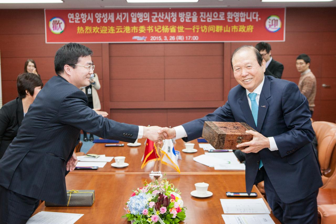 강소성 연운항시 서기일행 방문