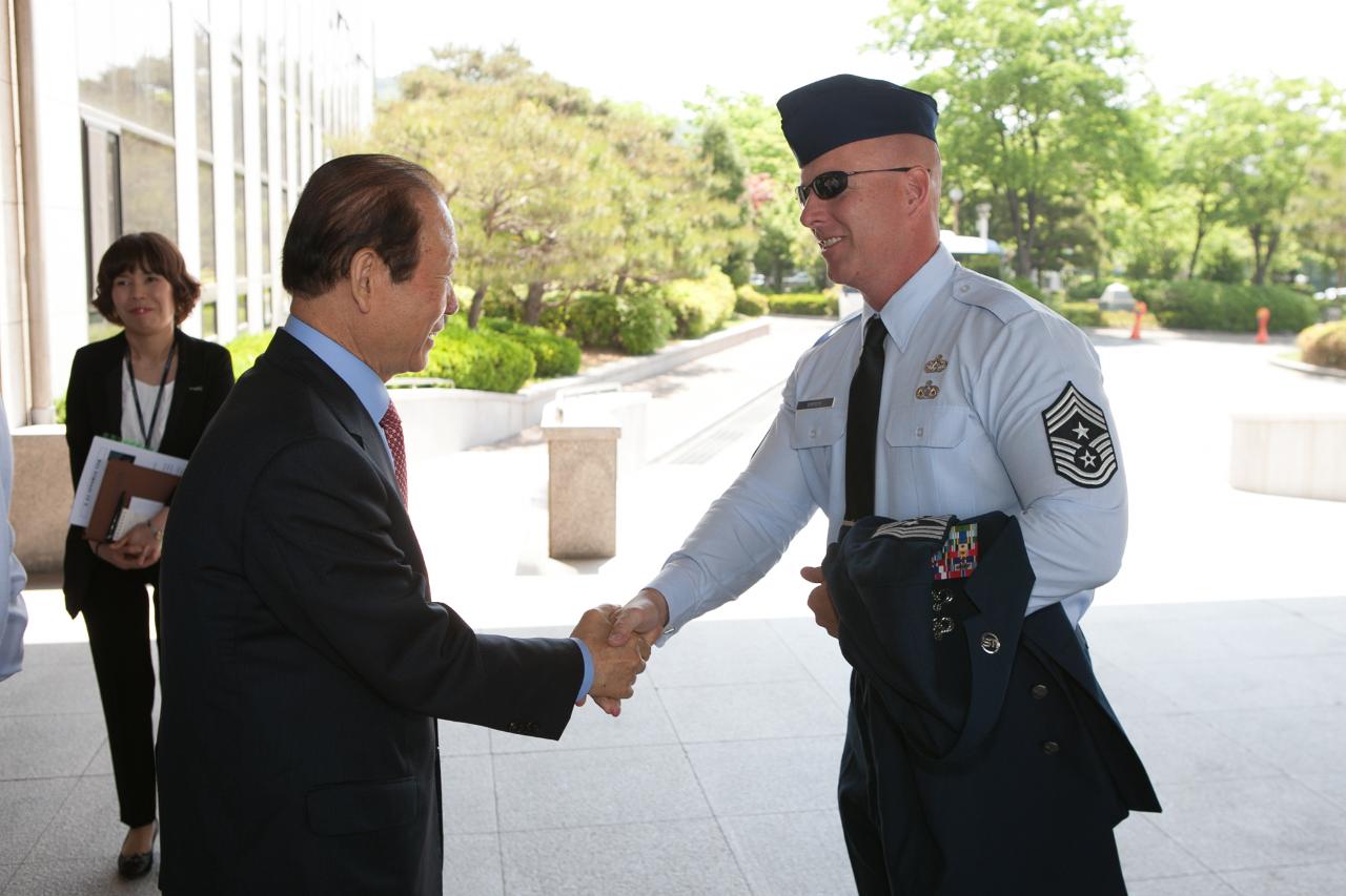 미공군 제8전투비행단장 방문