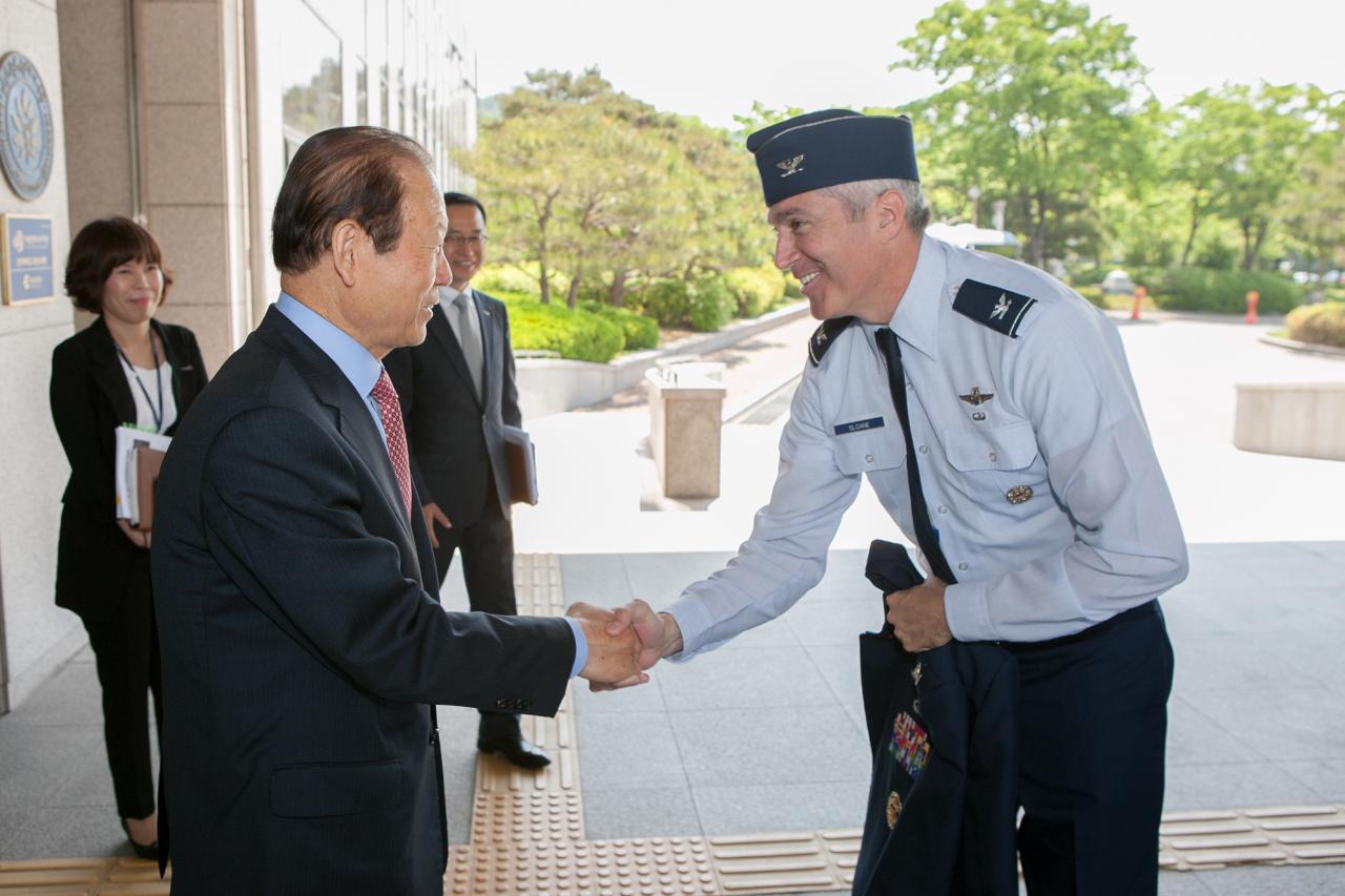 미공군 제8전투비행단장 방문