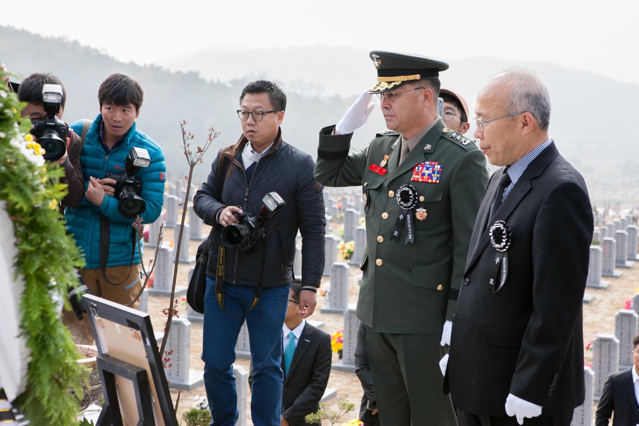 故문광욱일병 합동묘역 안장식