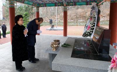 군경합동묘지참배