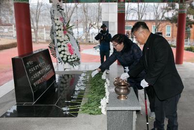 군경합동묘지참배