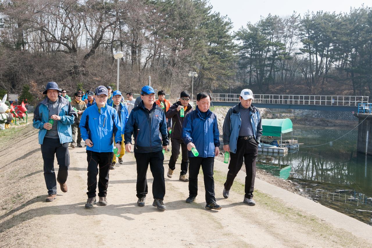 출입기자단과 청암산 등반