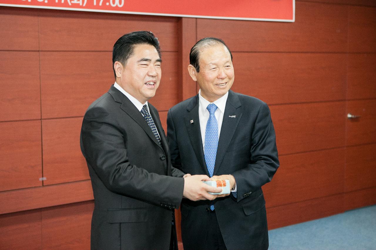 중국 연운항 시장일행 방문