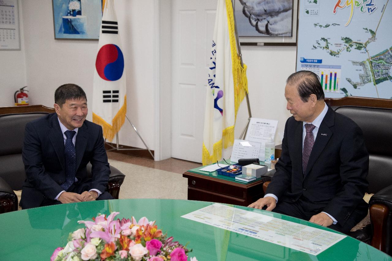 이웃돕기 성품 기탁식(한우협회 군산지부)