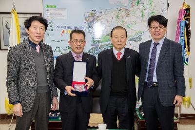 군산대학교 총장 자치행정국장 감사패수여