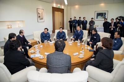 군산조선소 존치를 위한 범도민 서명부 전달(울산현대중공업)