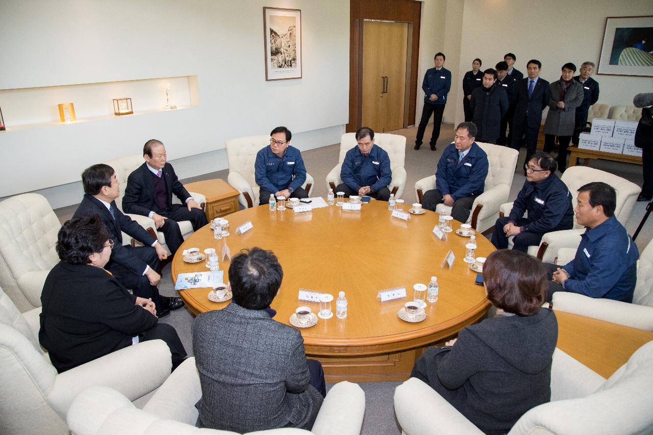 군산조선소 존치를 위한 범도민 서명부 전달(울산현대중공업)