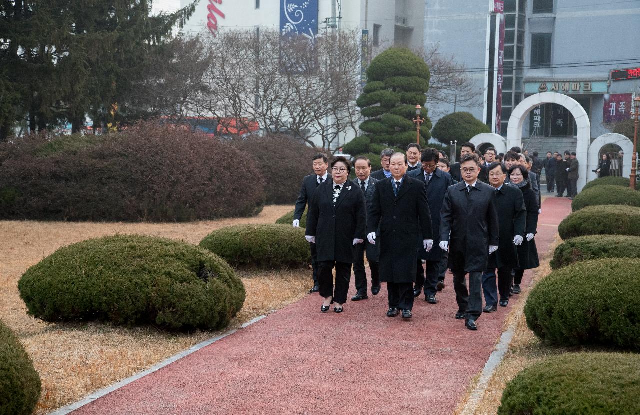 군경합동묘지 참배