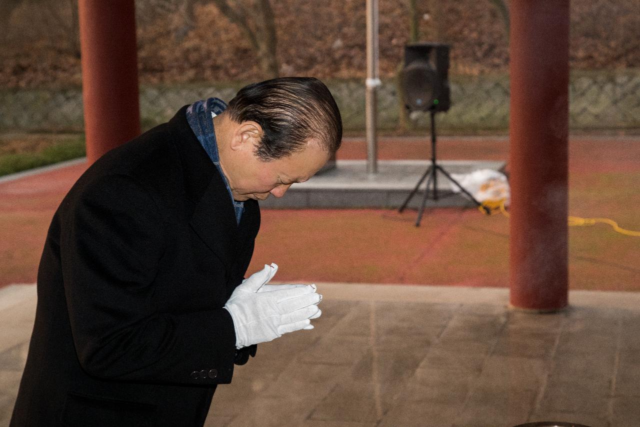 군경합동묘지 참배