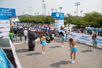 투르드코리아 2017 출발