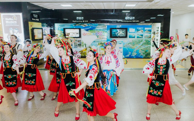 우크라이나 Bright Light 전통문화 댄스팀