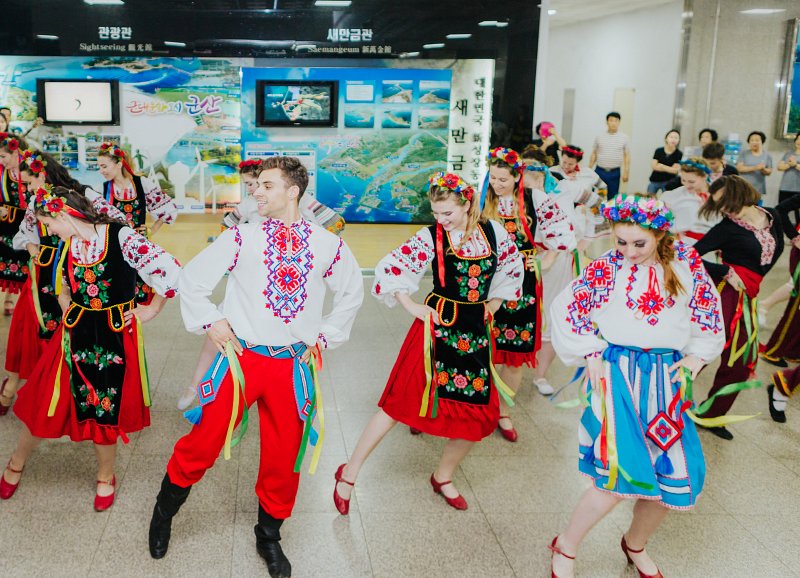 우크라이나 Bright Light 전통문화 댄스팀