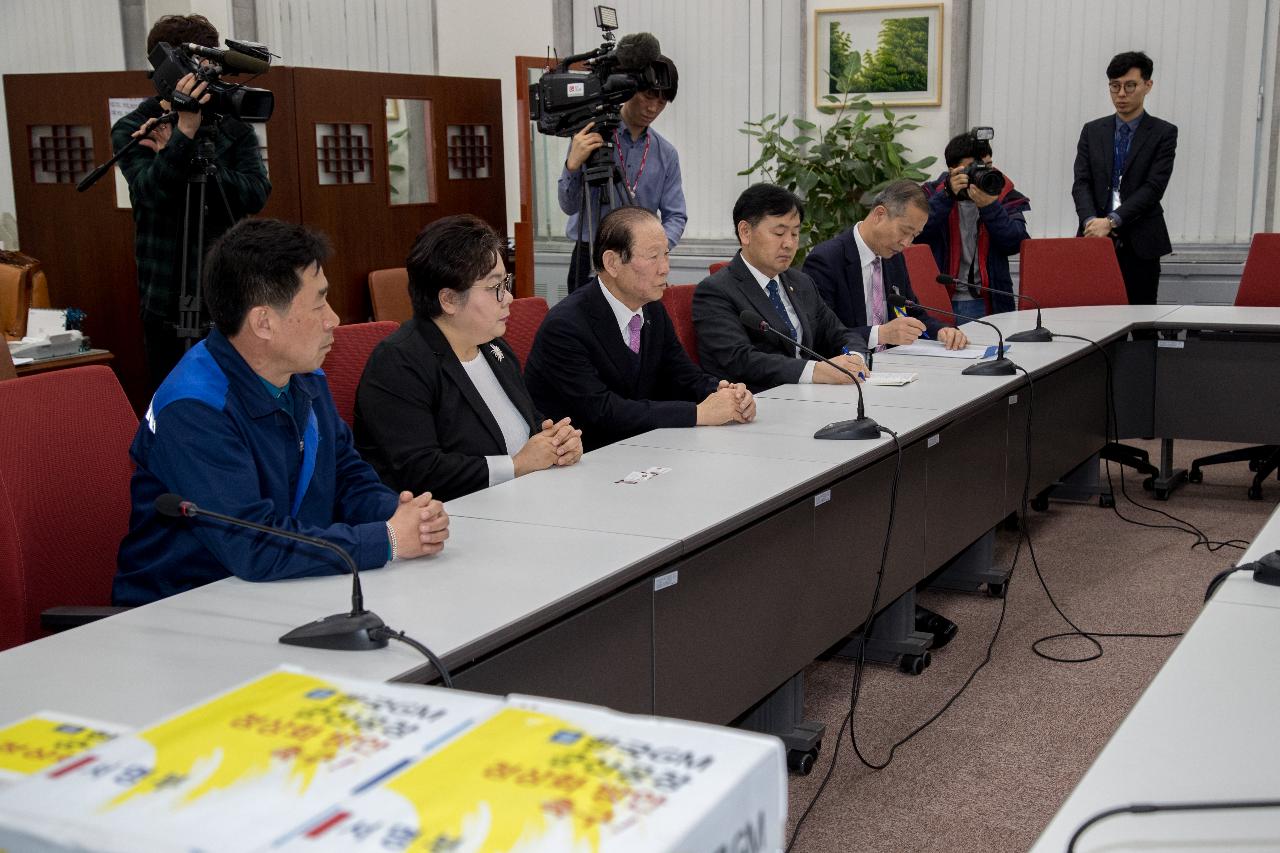 한국지엠 군산공장 정상화 촉구 서명부 전달(국회)