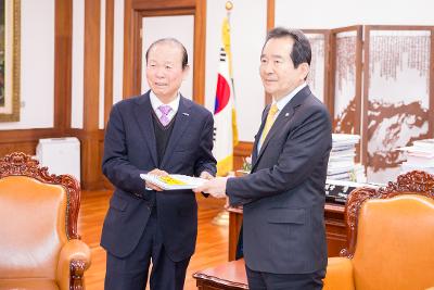 한국지엠 군산공장 정상화 촉구 서명부 전달(국회의장)