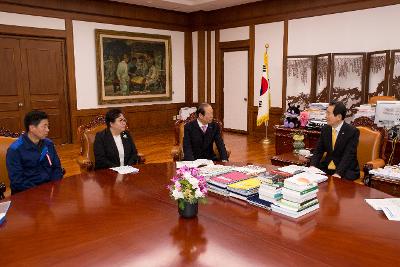 한국지엠 군산공장 정상화 촉구 서명부 전달(국회의장)