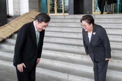 한국지엠 군산공장 정상화 촉구 서명부 전달(국무조정실)