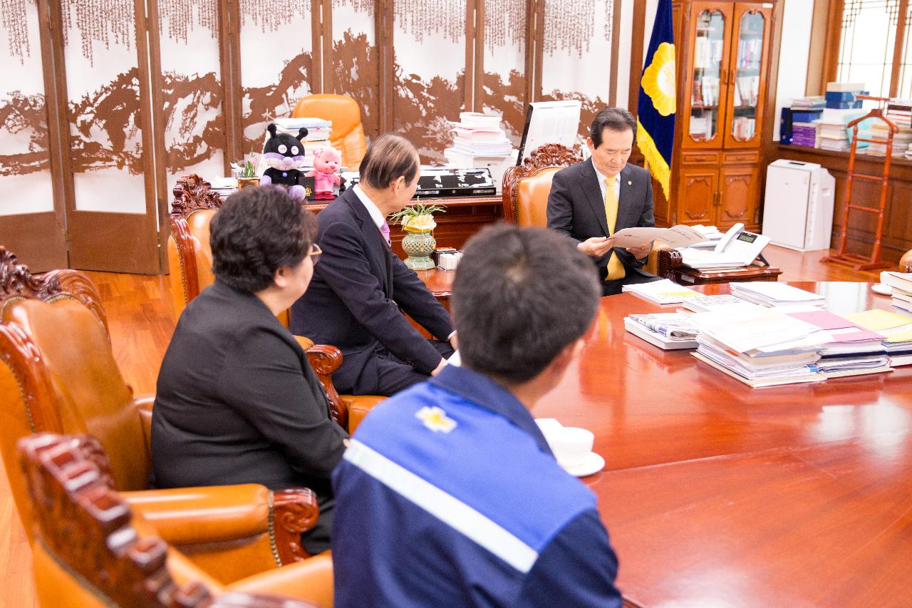 한국지엠 군산공장 정상화 촉구 서명부 전달(국회의장)