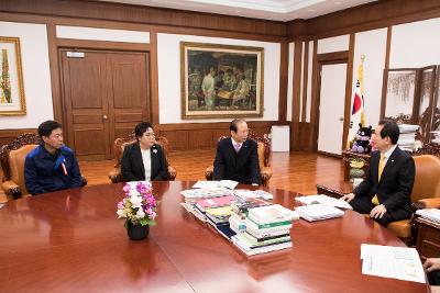 한국지엠 군산공장 정상화 촉구 서명부 전달(국회의장)