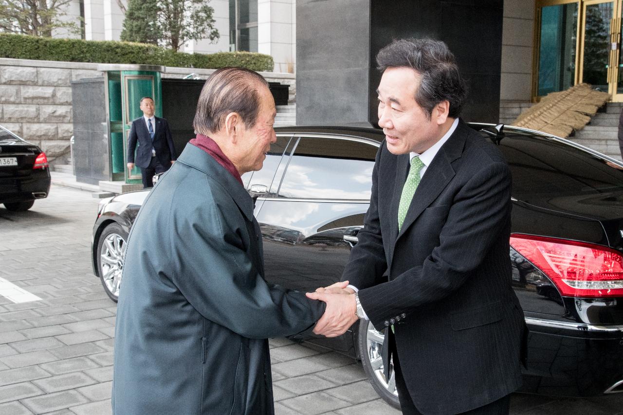 한국지엠 군산공장 정상화 촉구 서명부 전달(국무조정실)