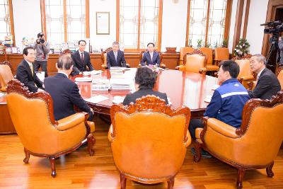 한국지엠 군산공장 정상화 촉구 서명부 전달(국회의장)