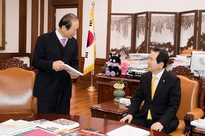 한국지엠 군산공장 정상화 촉구 서명부 전달(국회의장)