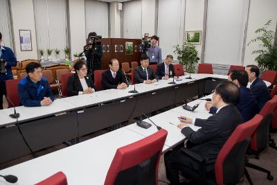 한국지엠 군산공장 정상화 촉구 서명부 전달(국회)