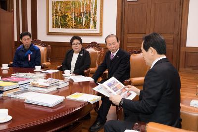 한국지엠 군산공장 정상화 촉구 서명부 전달(국회의장)