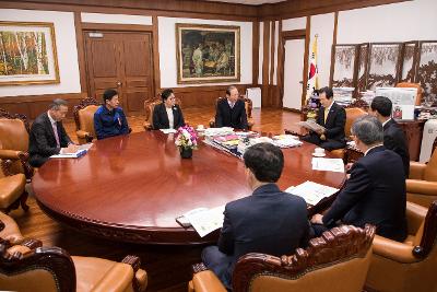 한국지엠 군산공장 정상화 촉구 서명부 전달(국회의장)