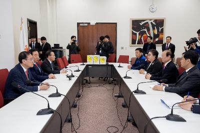 한국지엠 군산공장 정상화 촉구 서명부 전달(국회)