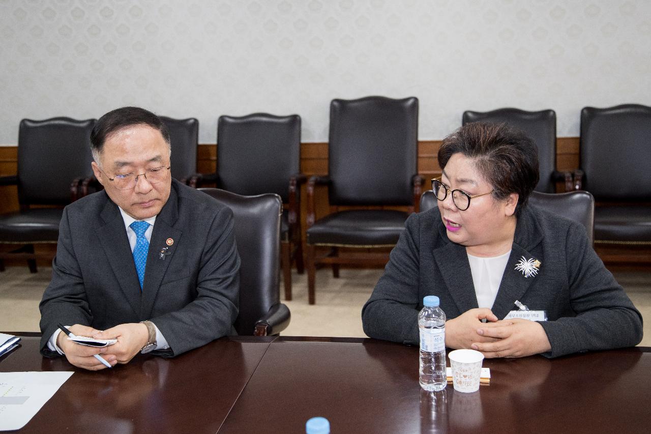 한국지엠 군산공장 정상화 촉구 서명부 전달(국무조정실)