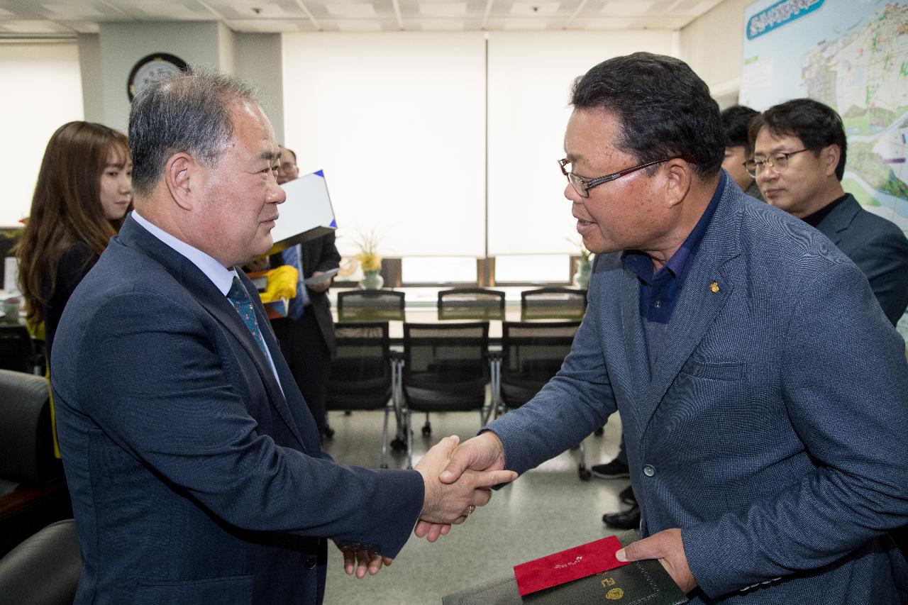 고용위기 극복 아이디어 공모작 시상