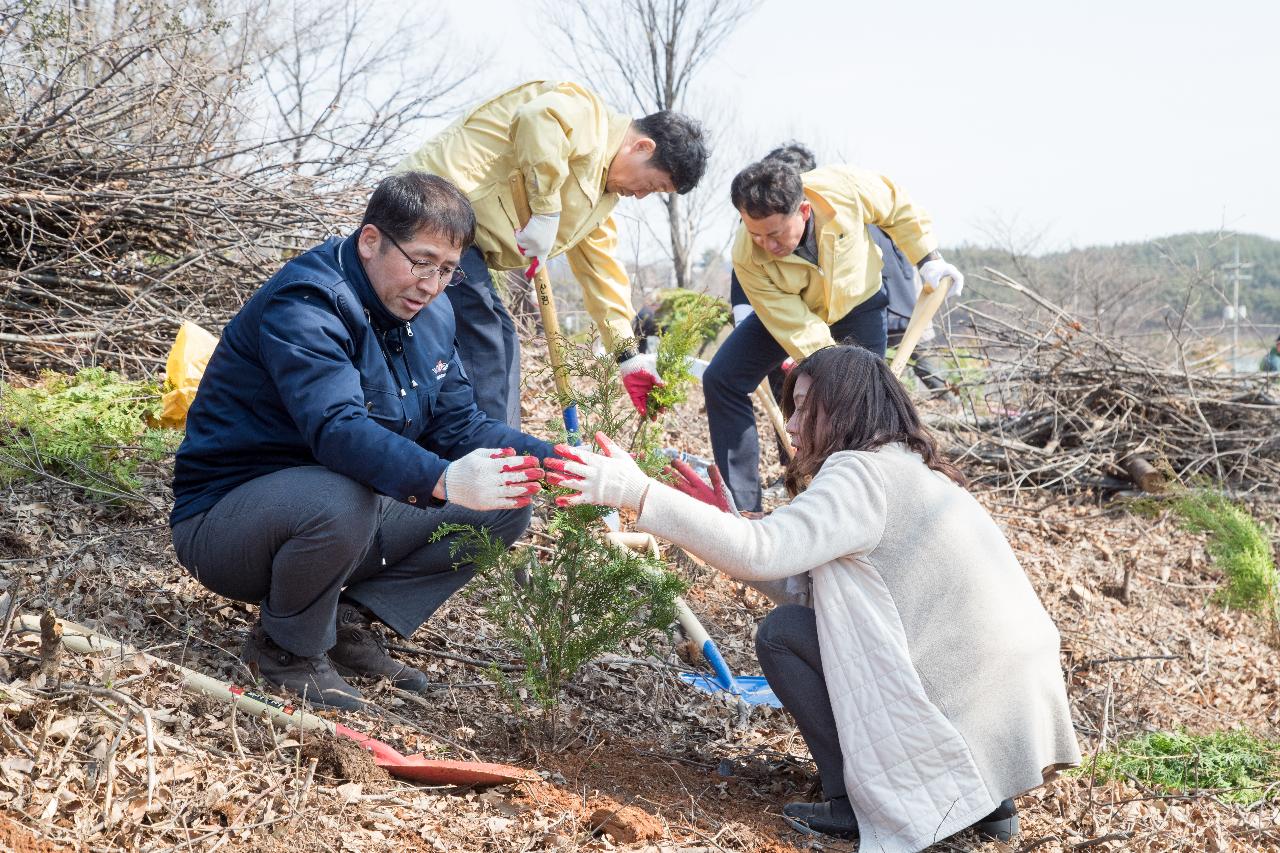 제74회 식목일 나무심기 행사