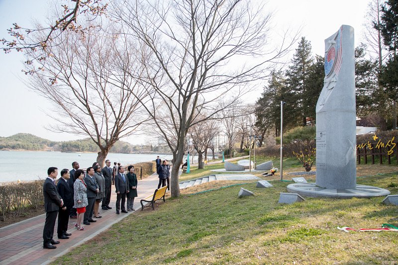 군산-타코마 자매결연 40주년 기념식수