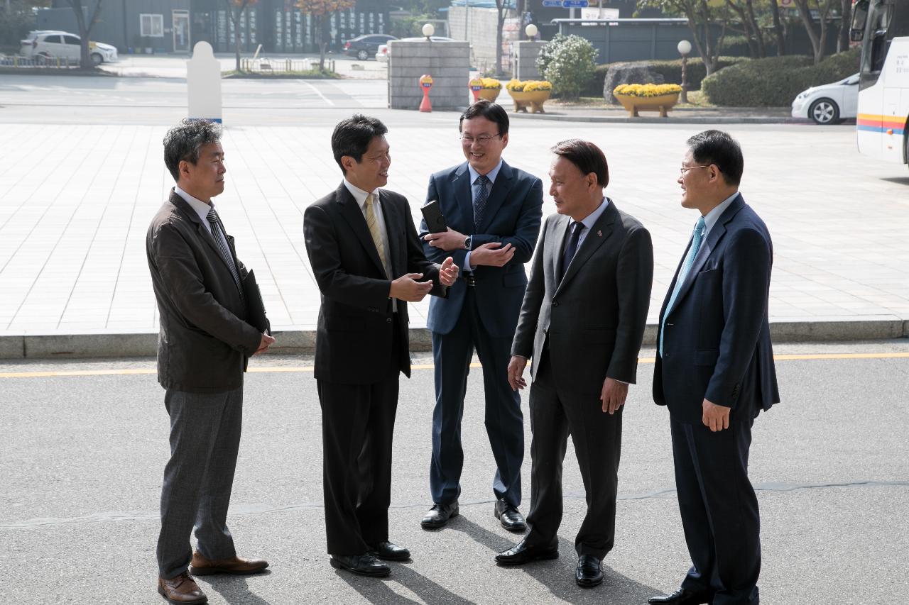 한국 주재 일본 공무원 군산방문