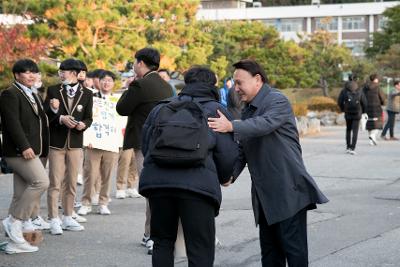 수능시험장 격려방문